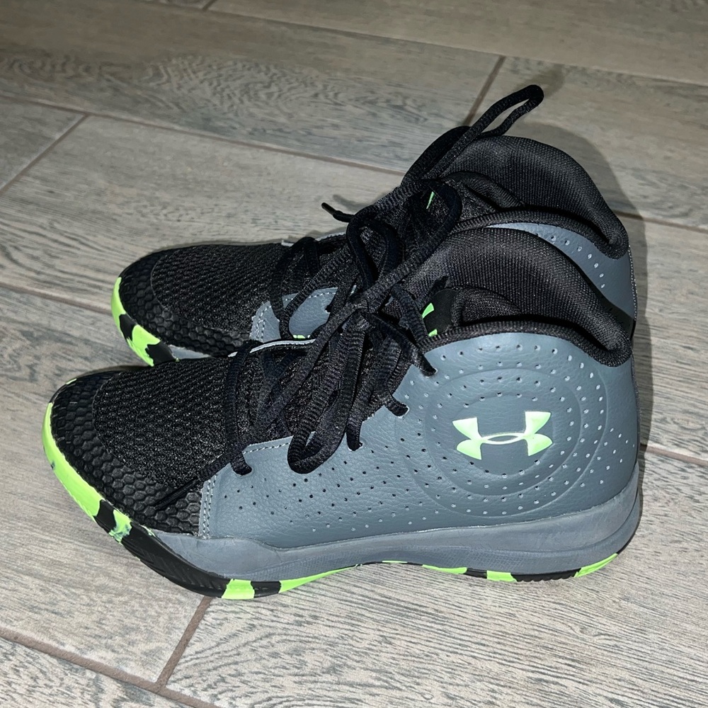 UnderArmour Black/Green High Top Youth Athletic Shoes
